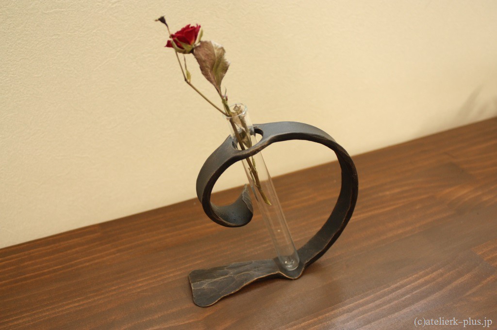 ロートアイアンの一輪花器