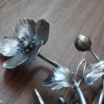 ロートアイアンのシュウメイ菊