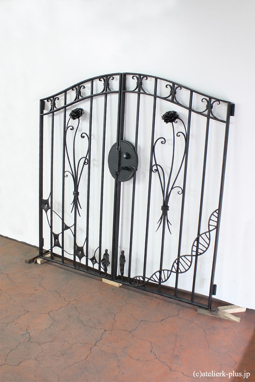 ロートアイアンの門扉