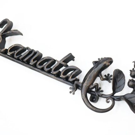 ロートアイアンのヤモリとジューンベリー