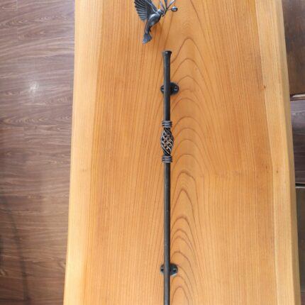 ロートアイアンの縦手摺と小鳥オブジェ