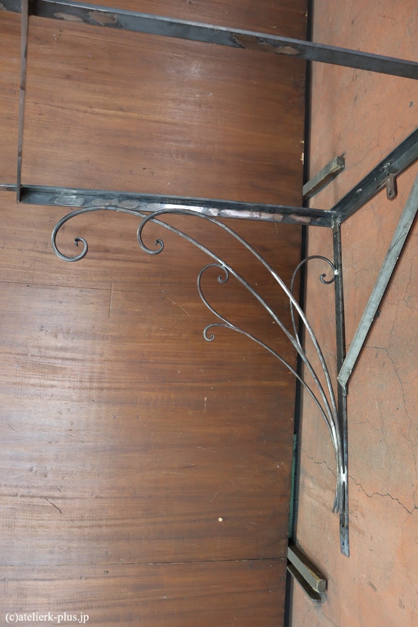 ロートアイアンの庇