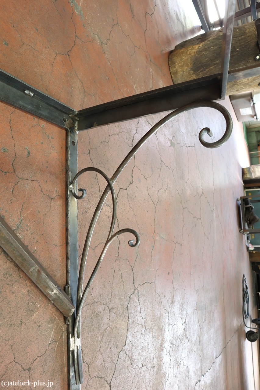ロートアイアンの庇