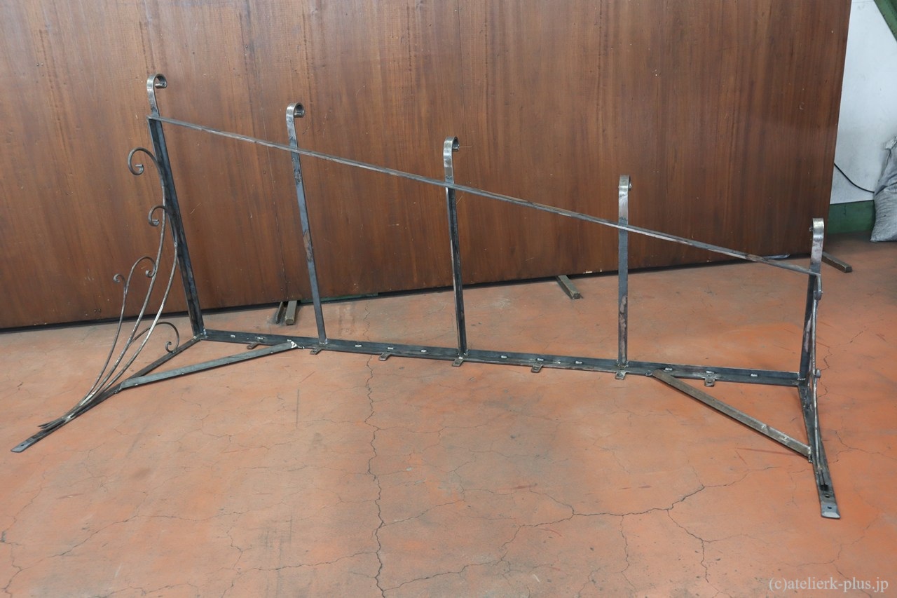 ロートアイアンの庇