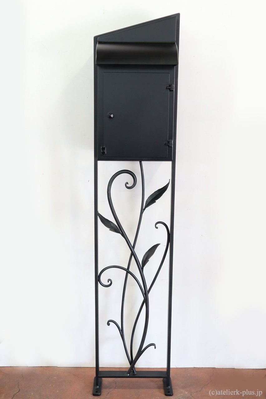 ロートアイアンのポスト