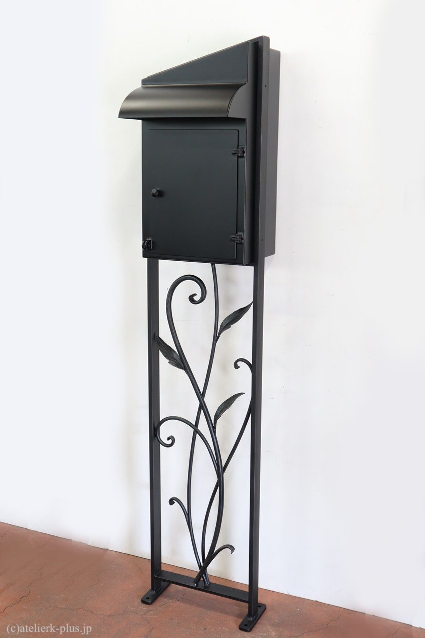 ロートアイアンのポスト