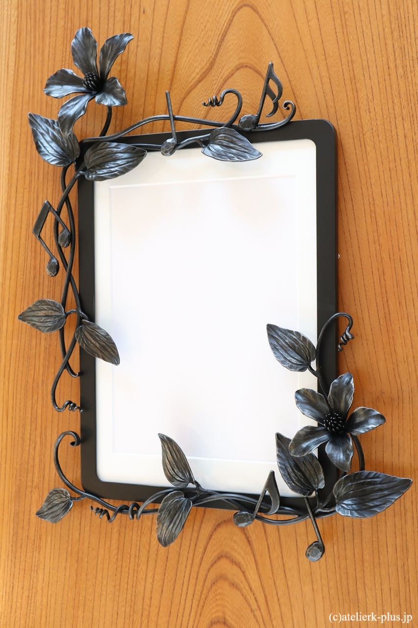 ロートアイアンの額縁【クレマチス・音符】