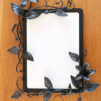 ロートアイアンの額縁【クレマチス・音符】