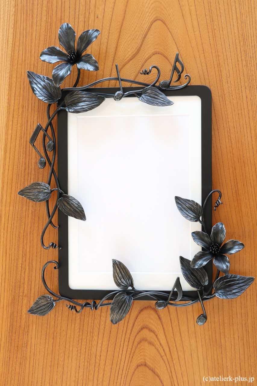 ロートアイアンの額縁【クレマチス・音符】