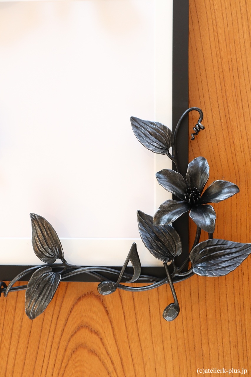 ロートアイアンの額縁【クレマチス・音符】