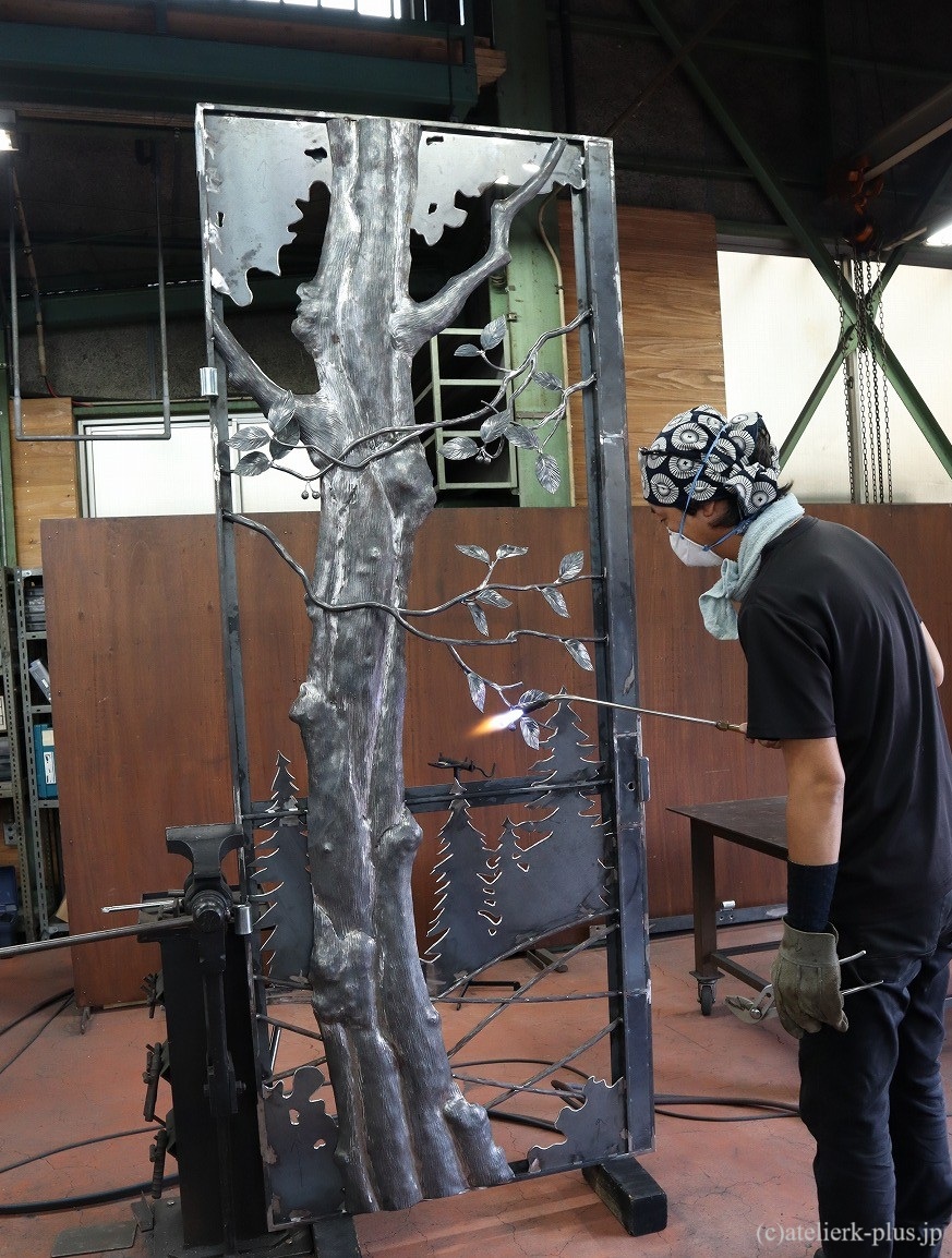 ロートアイアンの門扉