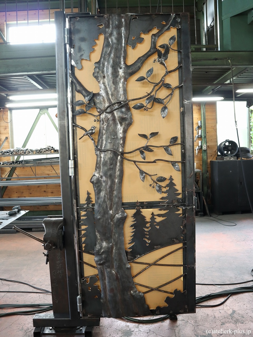 ロートアイアンのマンション扉