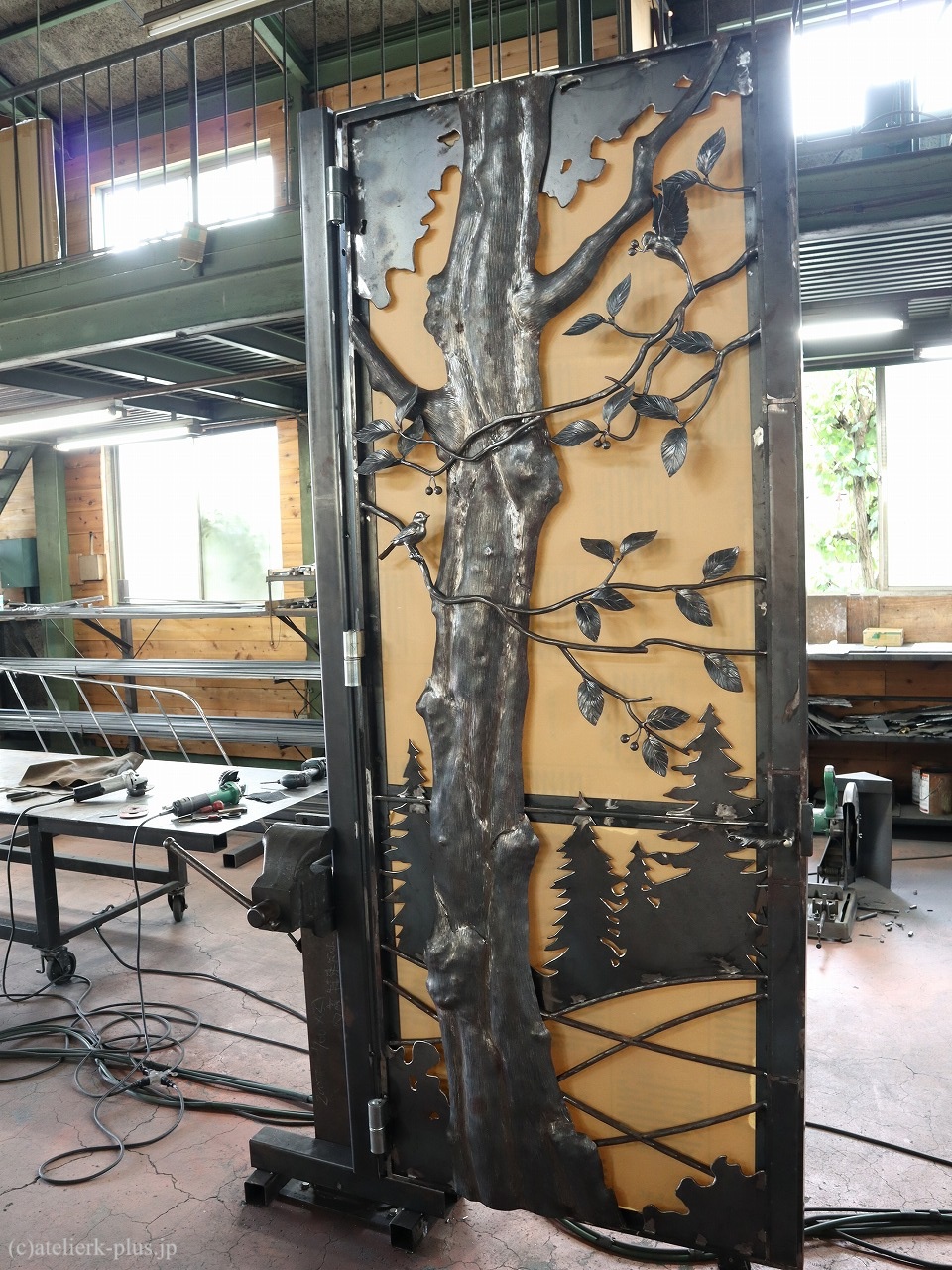 ロートアイアンのマンション扉