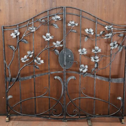 ロートアイアンの門扉【ハナミズキ】