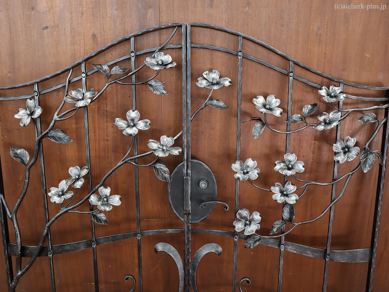 ロートアイアンの門扉【ハナミズキ】
