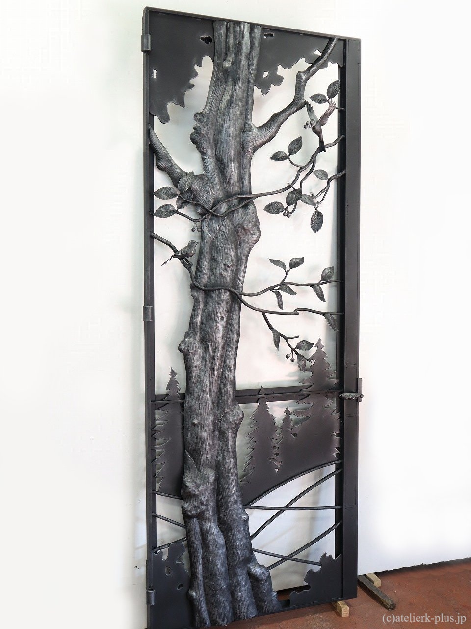 ロートアイアンのマンション扉【森】