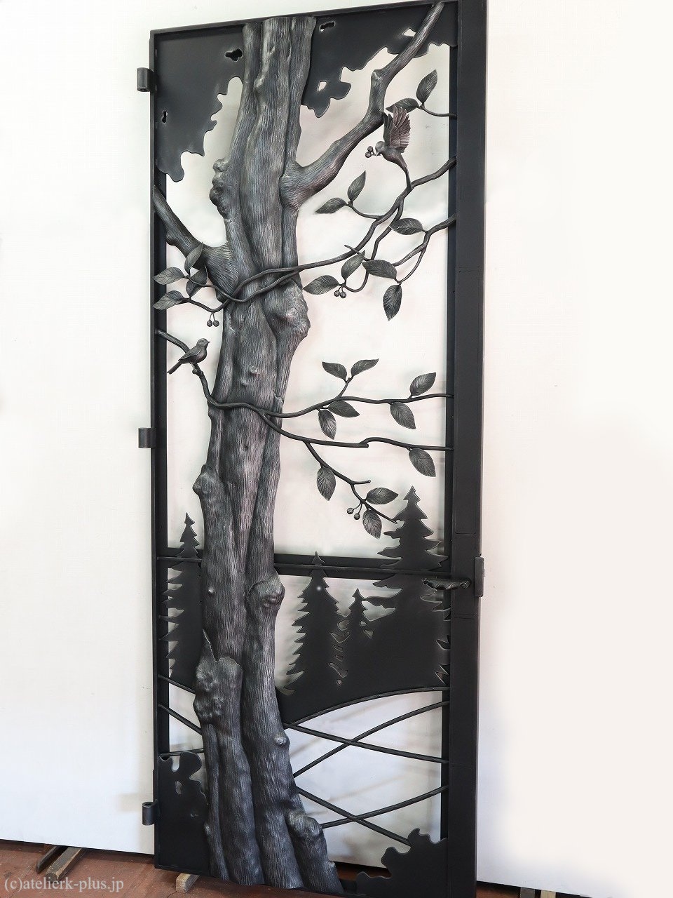 ロートアイアンのマンション扉【森】