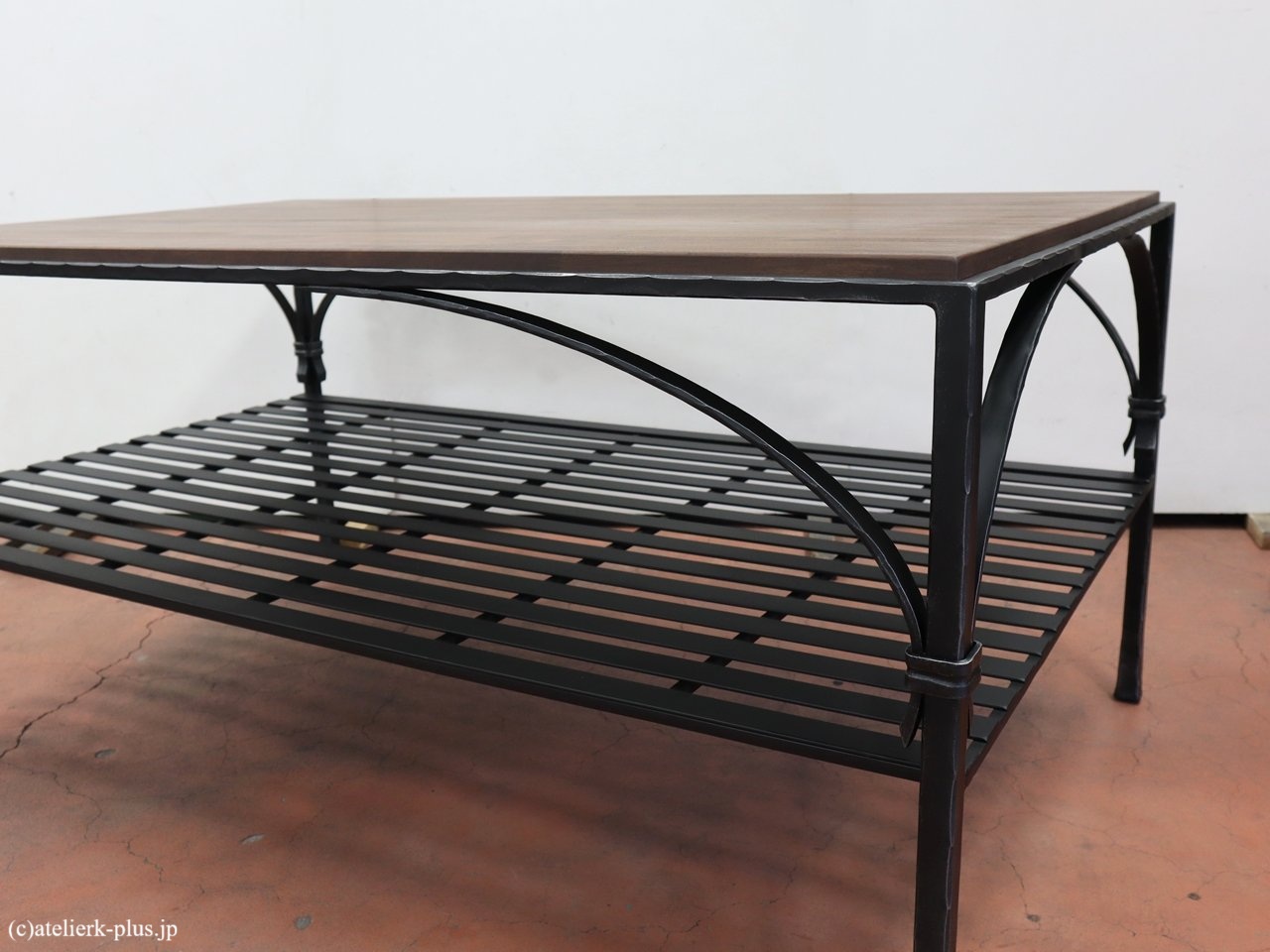 ロートアイアンのテレビ台