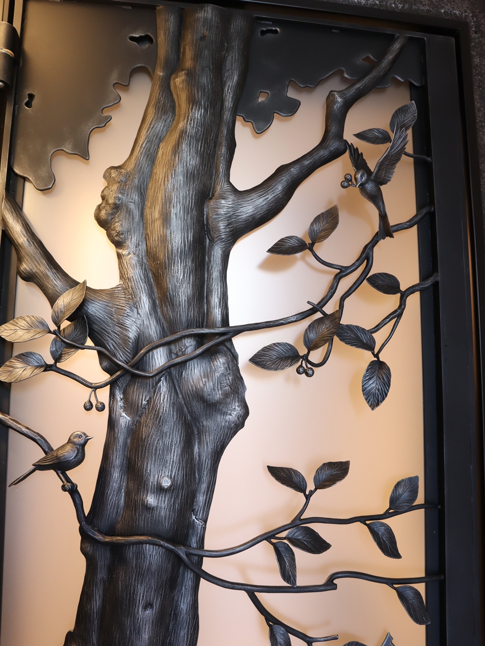 ロートアイアンのマンション扉【森】