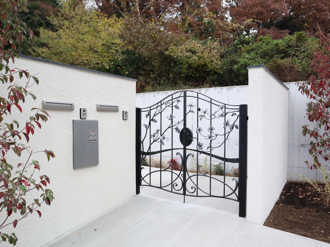 ロートアイアンの門扉【ハナミズキ】