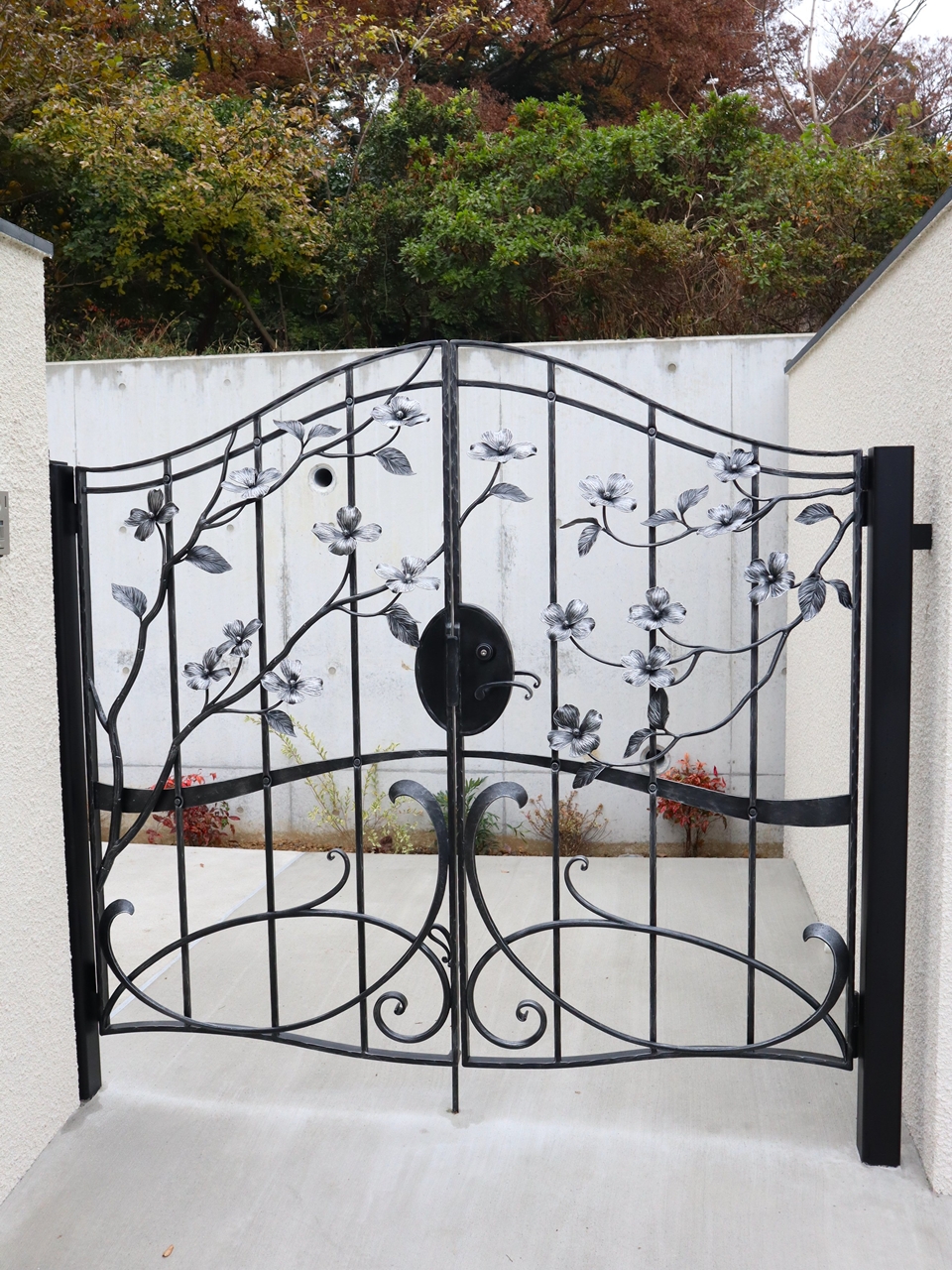 ロートアイアンの門扉【ハナミズキ】