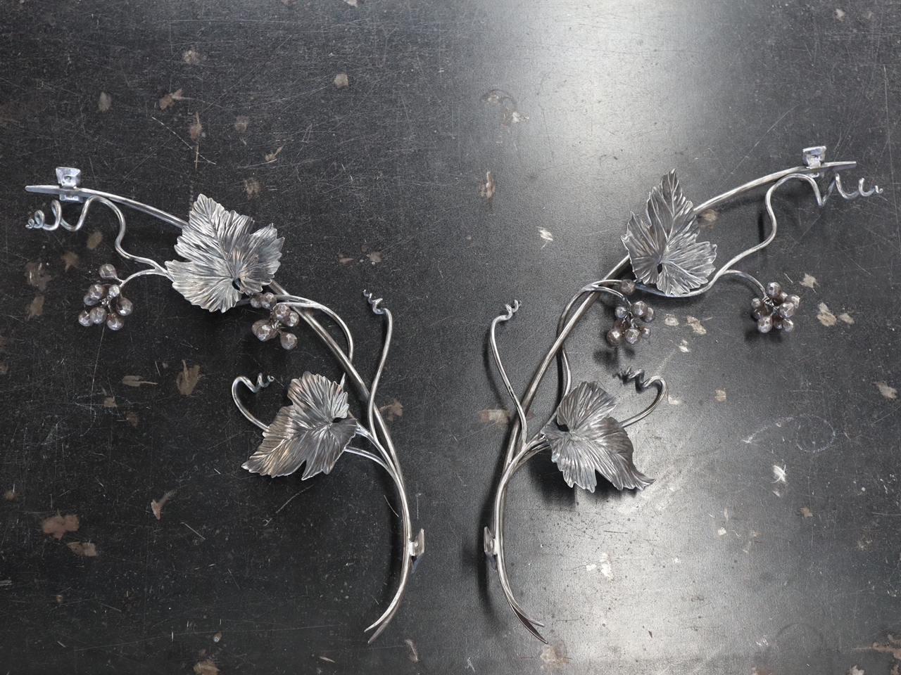 ロートアイアンの庇受け【野葡萄】