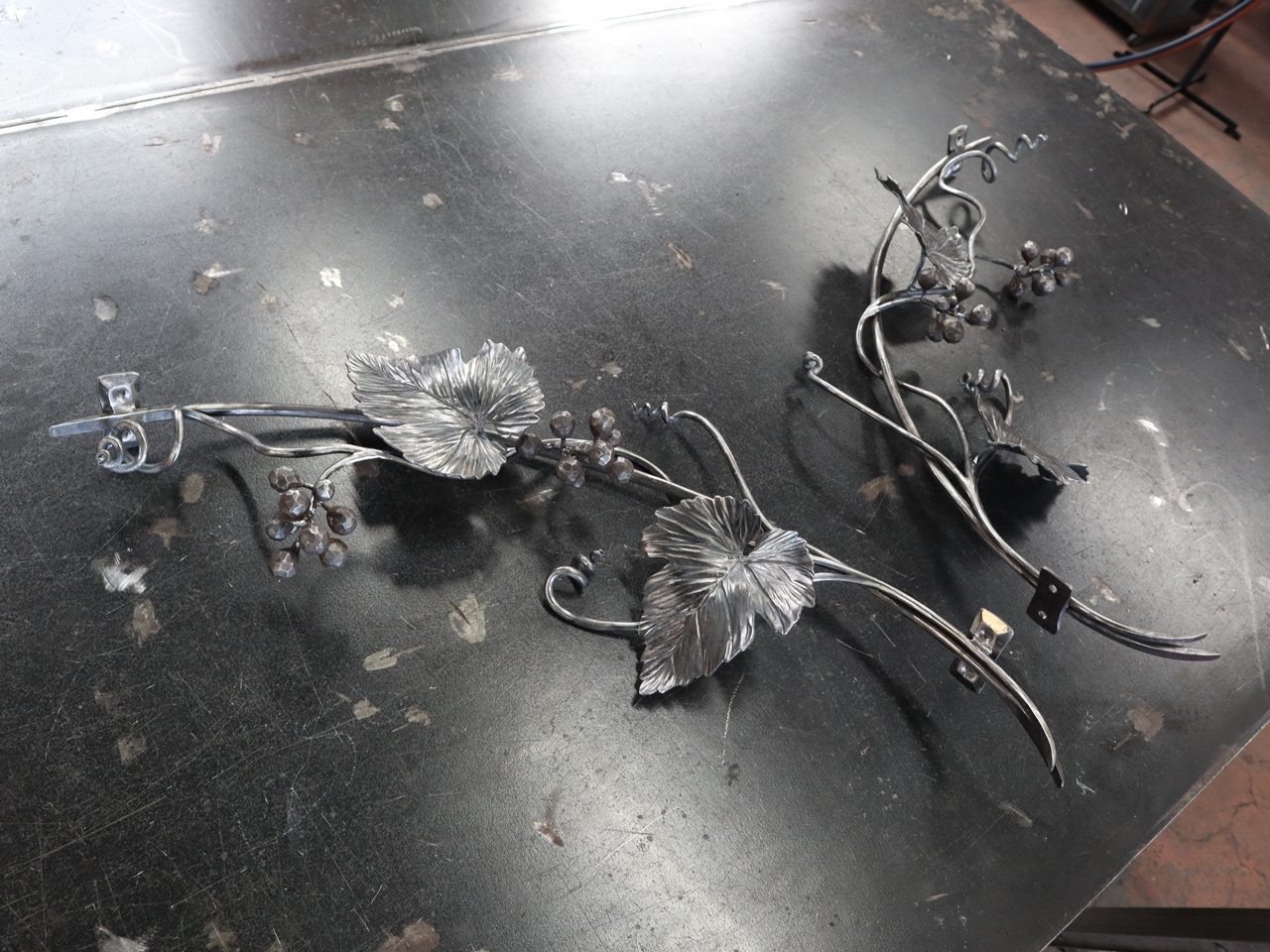 ロートアイアンの庇受け【野葡萄】