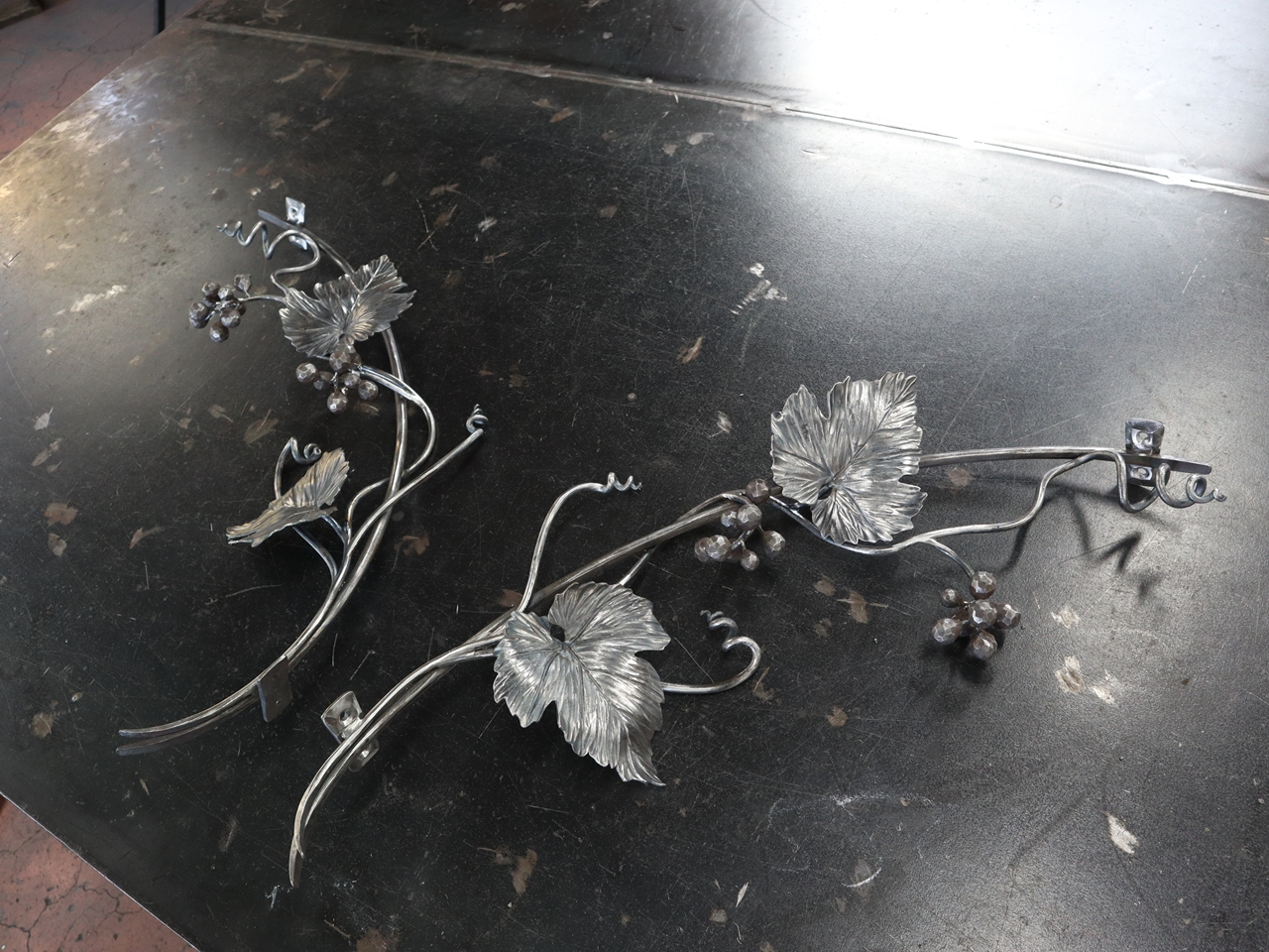 ロートアイアンの庇受け【野葡萄】