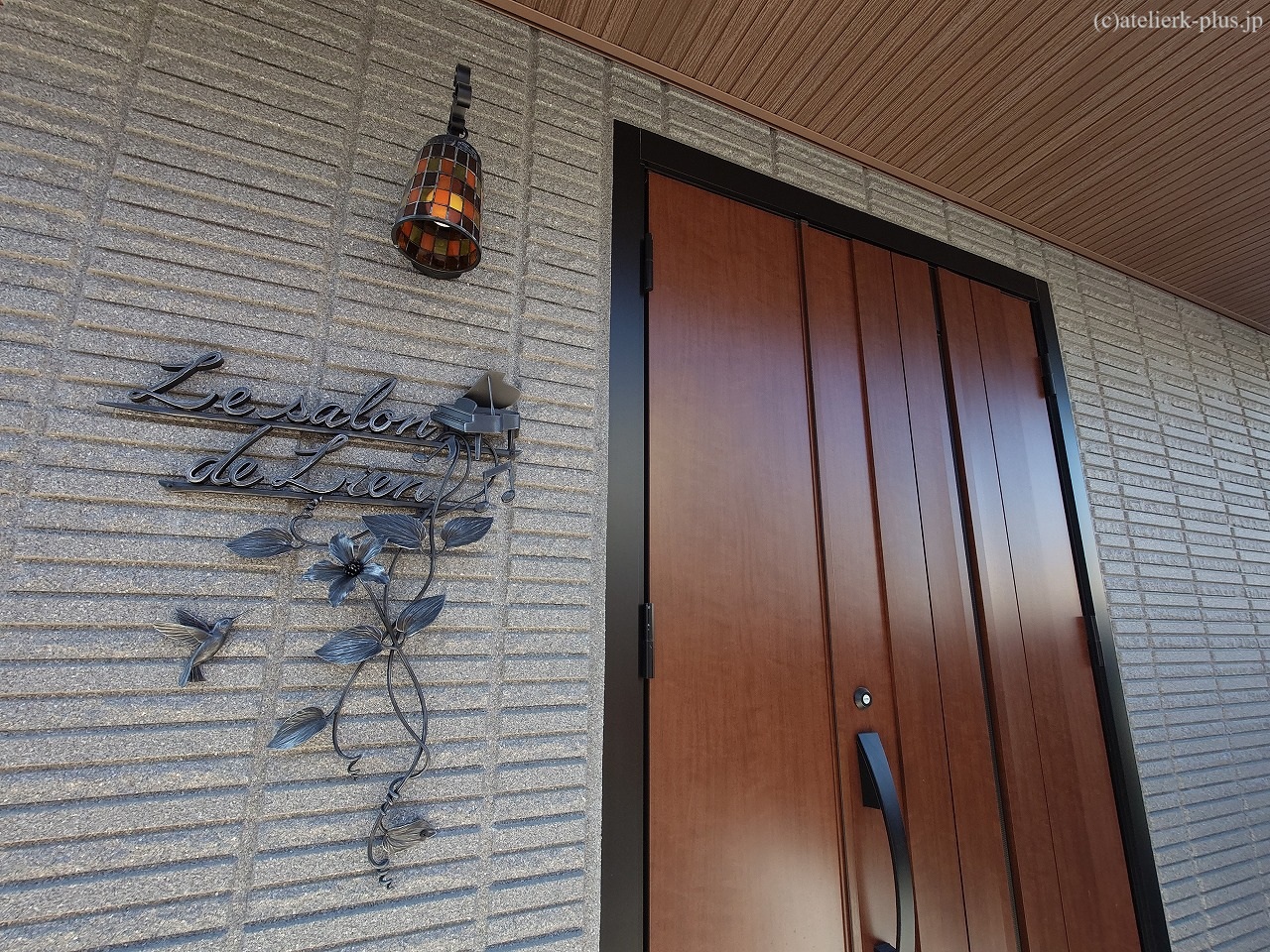 ロートアイアンの看板【ピアノ・クレマチス・ハチドリ】