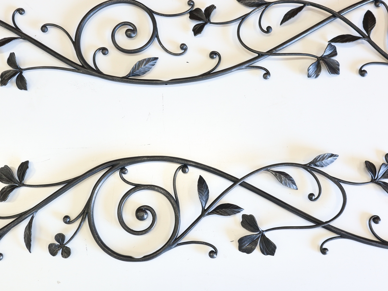 ロートアイアンのウォールデコ