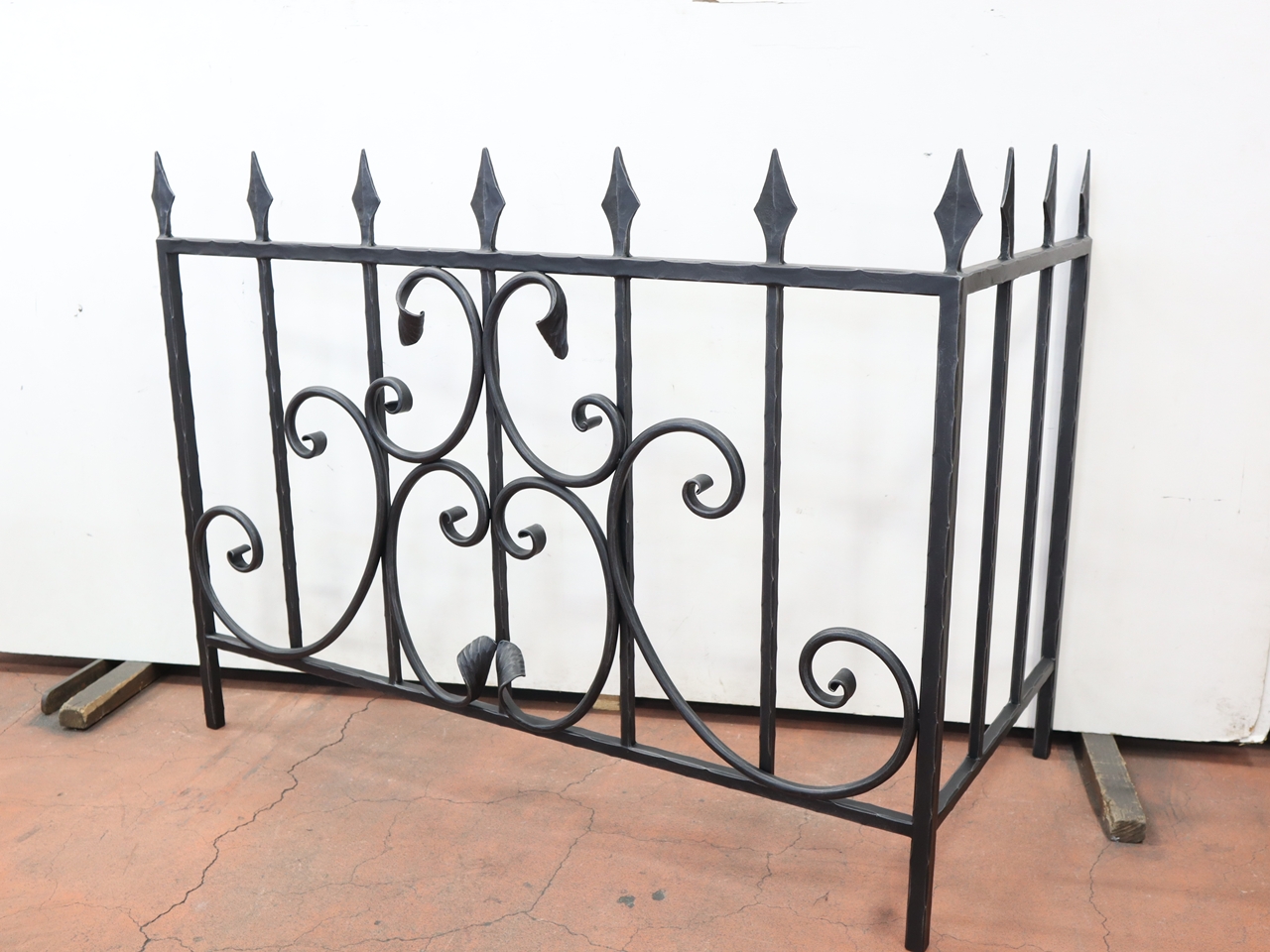 ロートアイアンのヒーターガード