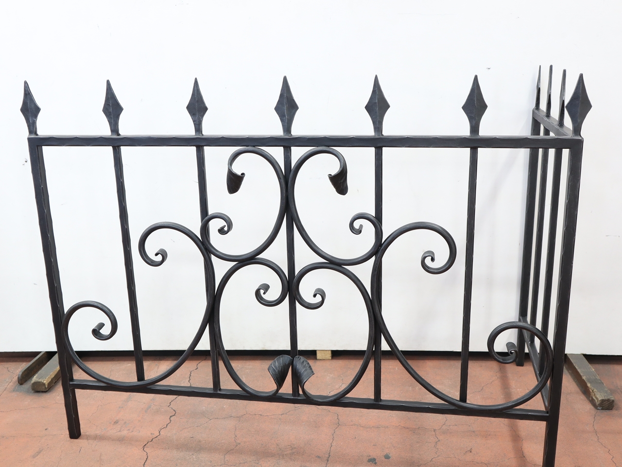 ロートアイアンのヒーターガード