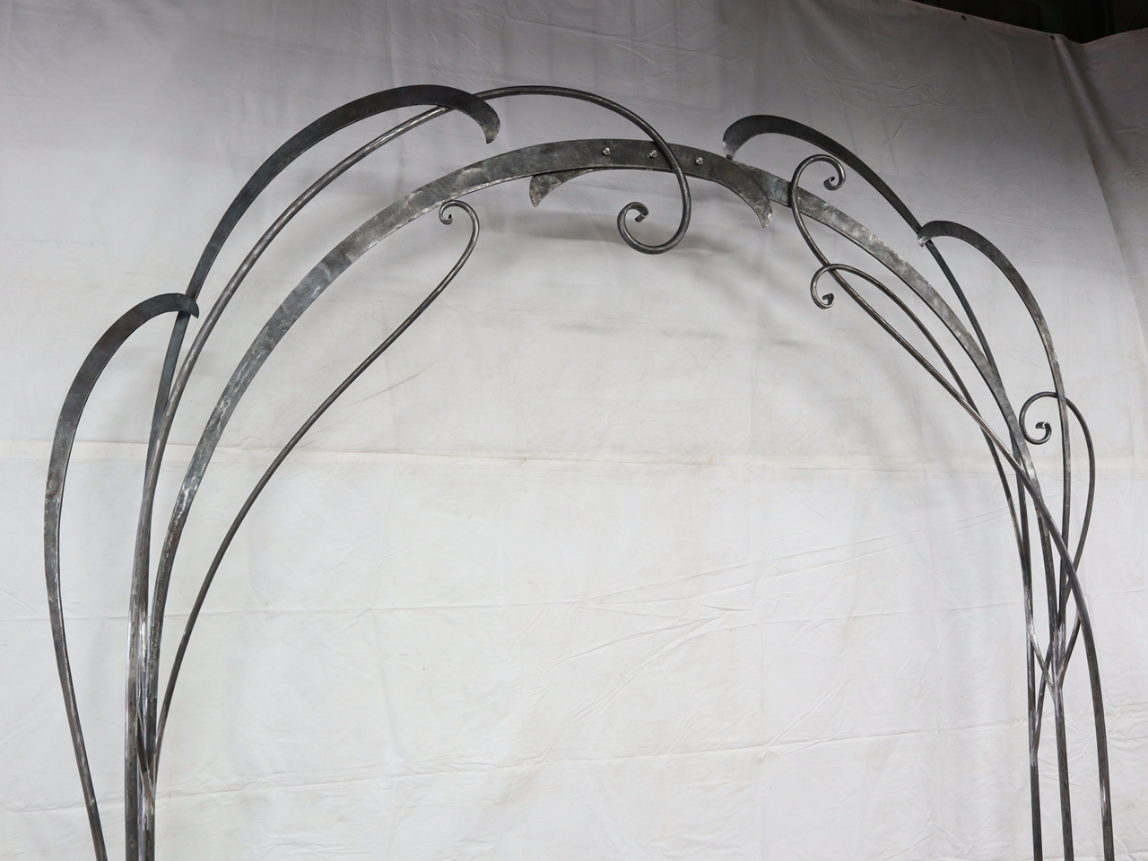 ロートアイアンのアーチ