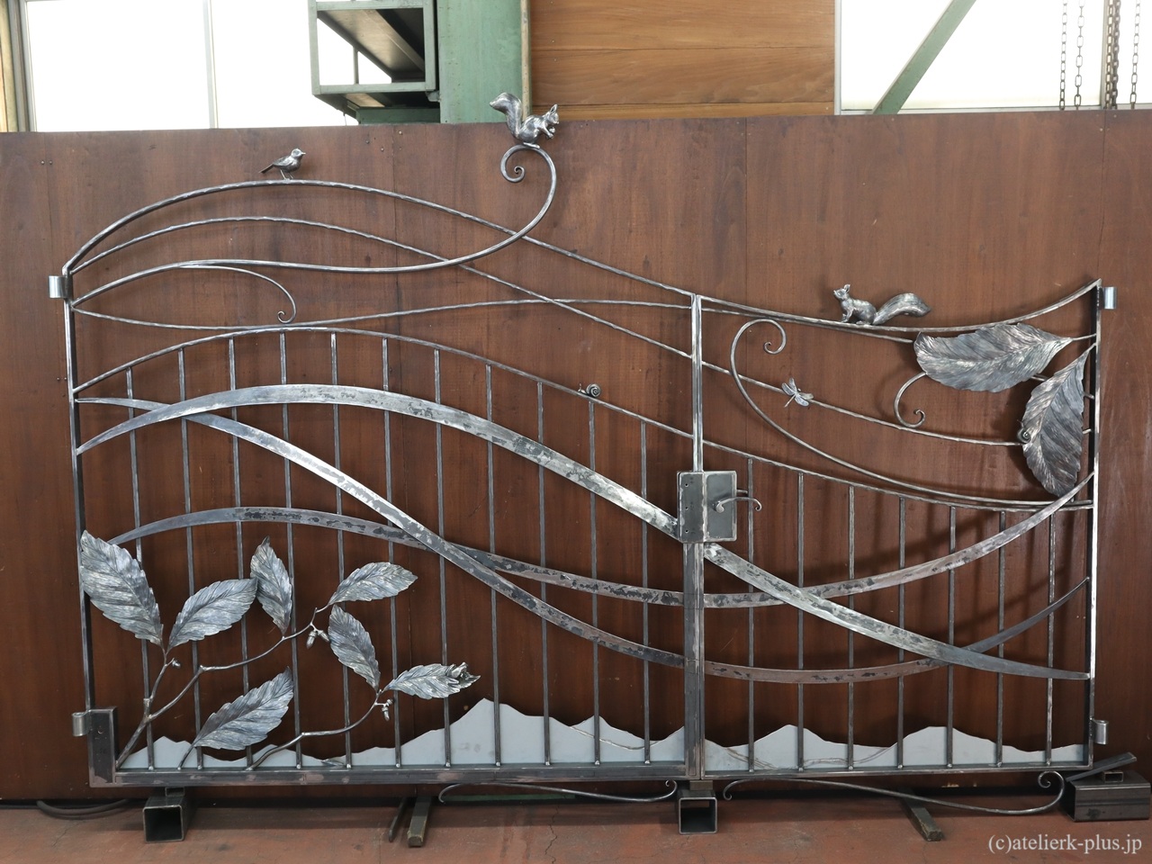 ロートアイアンの門扉【森の動物】