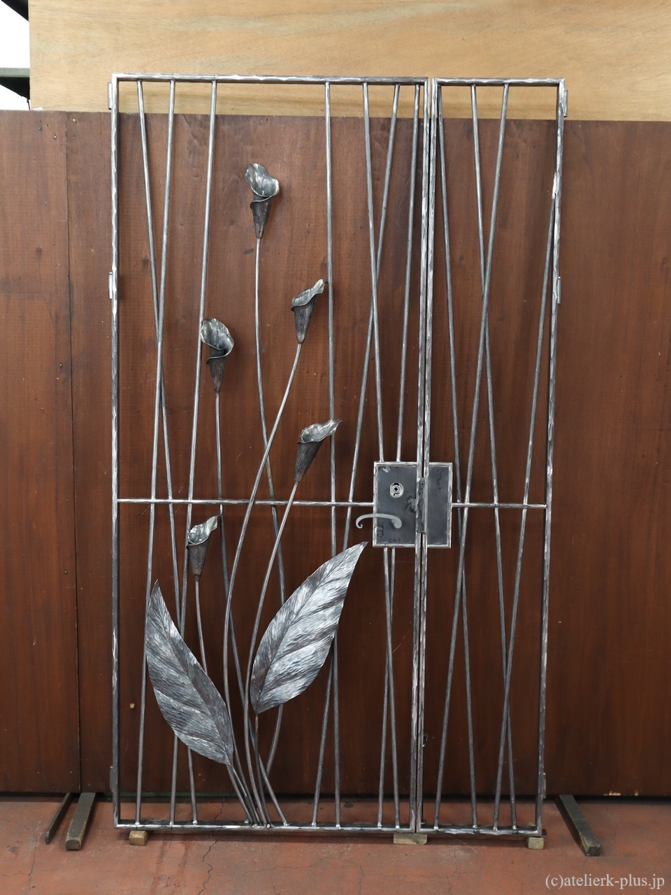 ロートアイアンの門扉【カラー】