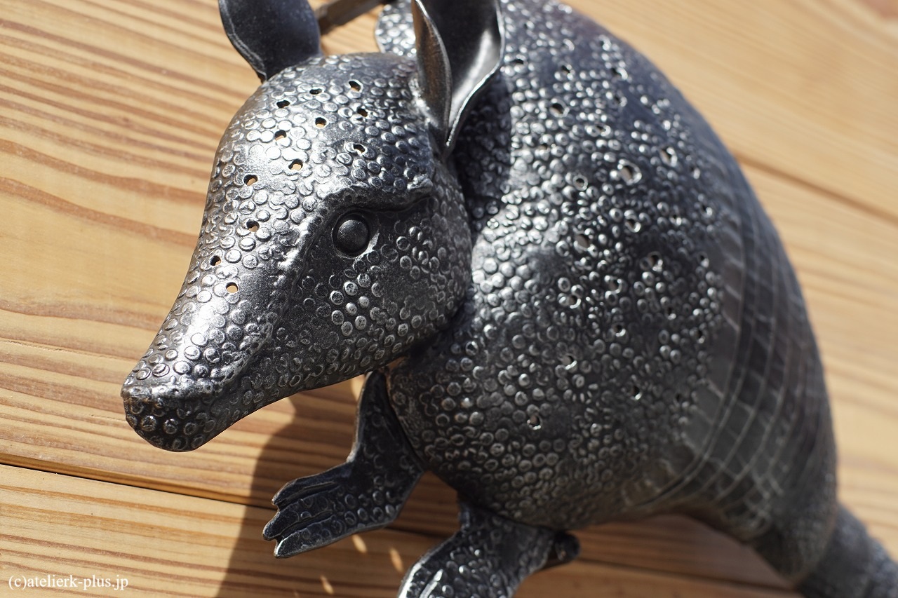 ロートアイアンのウォールデコ【アルマジロ】