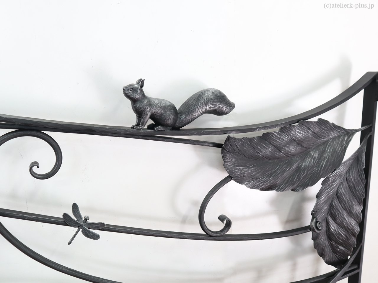 ロートアイアンの門扉の【リス・小鳥・ドングリ】