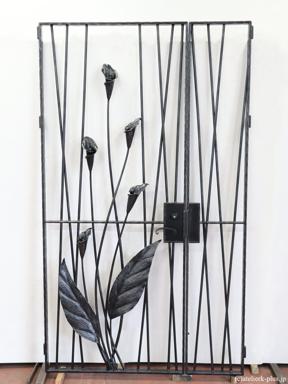 ロートアイアンの門扉【カラー】