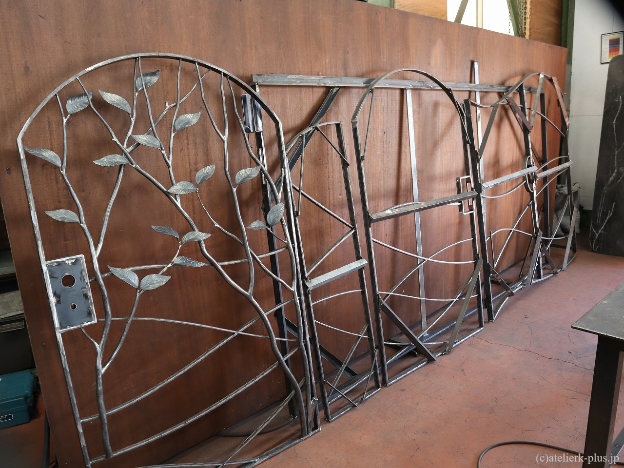 ロートアイアンの門扉