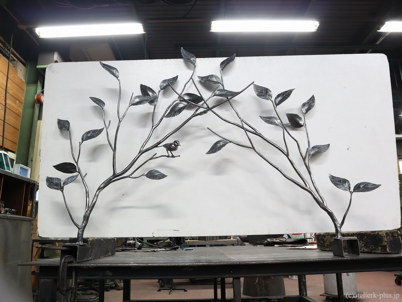 ロートアイアンのアーチ【枝・小鳥】