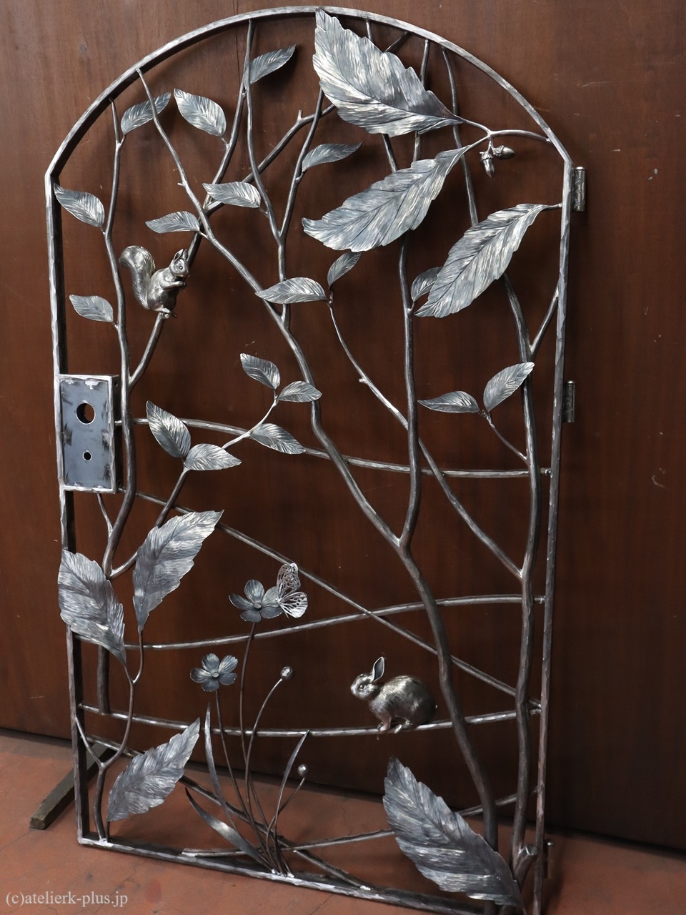 ロートアイアンの門扉【森の小動物】