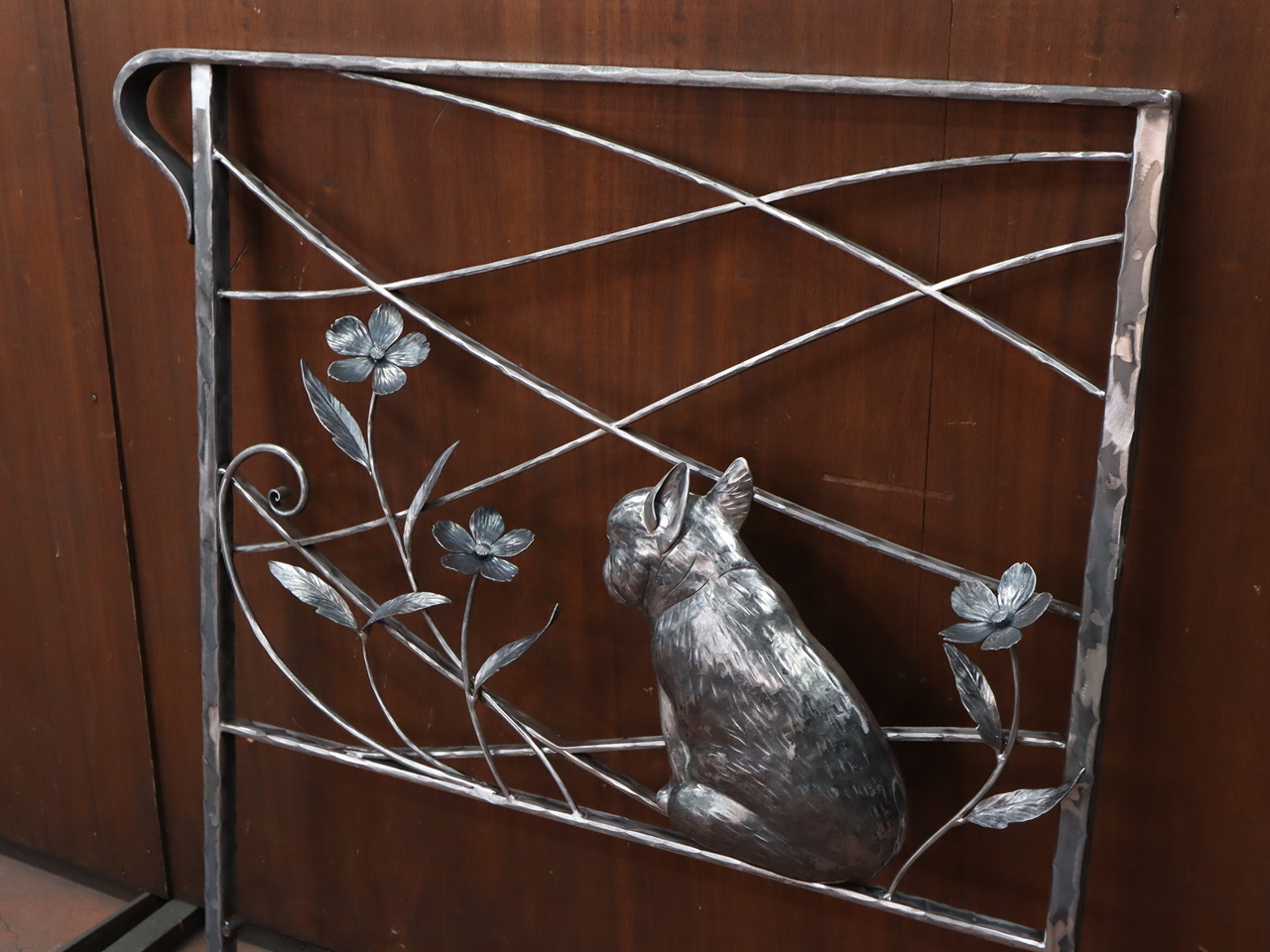 ロートアイアンの手摺【フレンチブルドック】